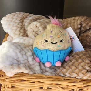 RARE NWT Ami Amis CUPPY the Cupcake Knit Plush Stuffed Animal Toy
